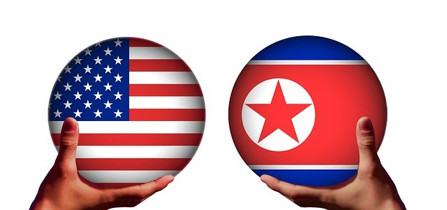 김정은이 전쟁을 하려고 할 때 미국은 결코 손 놓고 당할 수 없다. 여차하면 바로 미국도 북한에 대해 선제타격을 가할 수 있다. 그런데 미국이 북한에 대한 선제타격을 가하기 전에 몇 가지 징후가 있다. 을 봐라.
